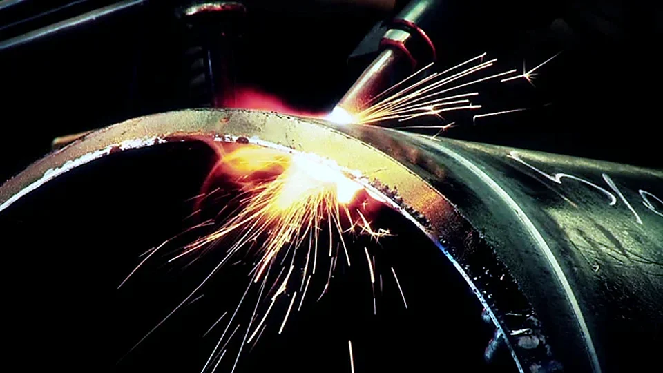Pipeline welding sparks